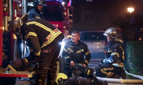 [FOTO/VIDEO] Požar u stanu u Zagrebu, vatrogasci su na terenu