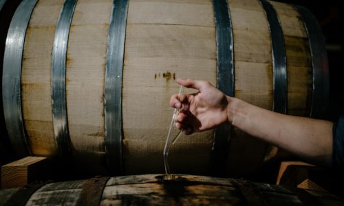 Boca rijetkoga škotskog viskija na dražbi prodana za 1,7 milijuna eura