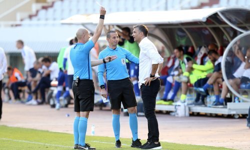 Slaven Belupo teško oštećen na Poljudu; gosti na Fejsu objavili trenutak kada je Hajduk trebao dobiti crveni karton