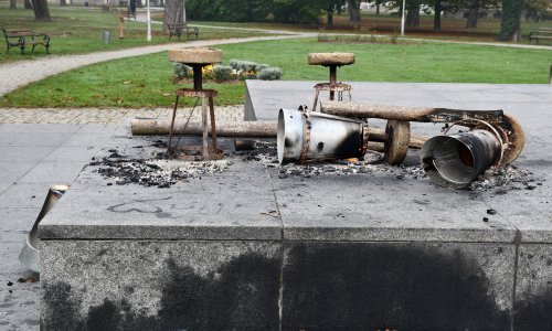 [FOTO] Vandali u Sisku uništili spomenik hrvatskim braniteljima