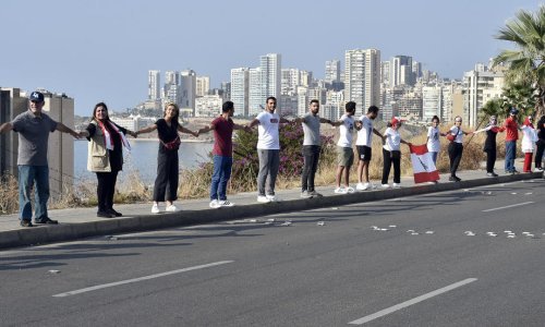 Libanonski prosvjednici diljem zemlje formiraju ljudski lanac
