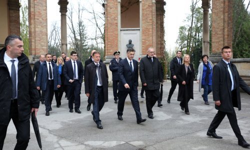 Državni vrh u povodu blagdana Svih svetih položio vijence na groblju Mirogoj