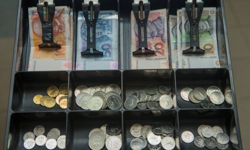 Hrvati sve manje oročuju štednju u bankama, događa nam se paradoks štednje