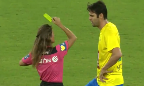 Bizarna scena na nogometnoj utakmici koja je zbunila Kaku; sutkinja mu pokazala žuti karton pa napravila nevjerojatan potez