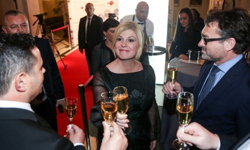 Procurile upute s kojima HDZ-ovci građane moraju uvjeriti zašto trebaju glasati za Grabar-Kitarović