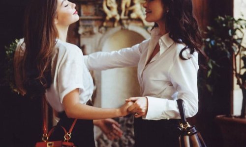 Mama i kći u prvoj zajedničkoj modnoj kampanji: Catherine Zeta Jones izgleda besprijekorno kraj 16-godišnje kćeri