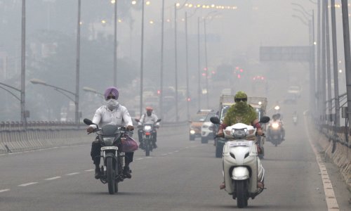 New Delhi se guši u smogu, proglašena sanitarna kriza
