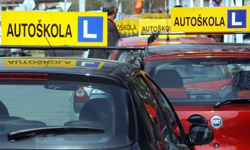 Autoškole iduće godine jeftinije, ali je pitanje što će novi vozači naučiti