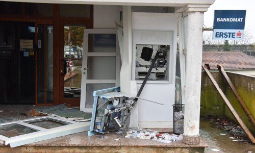 [FOTO] Eksplozivom pokušao razvaliti bankomat u Žminju