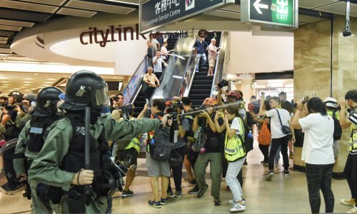 Nakon prosvjeda u Hong Kongu troje u kritičnom stanju