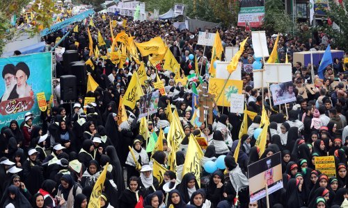 Iranci uzvikuju 'Smrt Americi' da obilježe opsadu ambasade