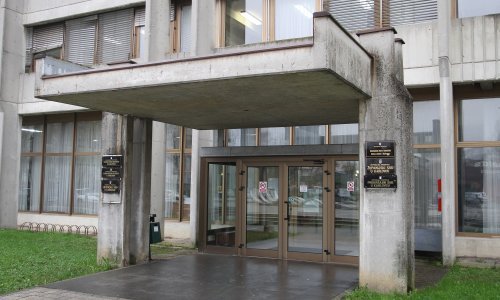 Dvojica na ispitivanju zbog lažnih uzbuna, oružja, eksplozivnih tvari, droga i prijevare