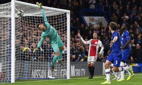 Kaos i VAR u Londonu! Ajax utrpao Cheleseaju četiri komada, nakon dva crvena kartona prokockao vodstvo, ali sačuvao bod; kiša golova i u Dortmundu