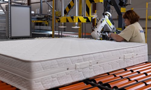 Tri milijuna eura vrijedna tvornica otvorena u Garešničkom Brestovcu, godišnje će proizvoditi čak 150.000 madraca i kreveta