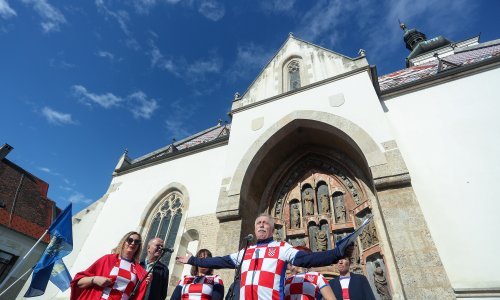Prosvjetari s Markova trga poručili premijeru: 'Nemojte dovoditi u pitanje budućnost!' Skup zaključili 'Mojom domovinom'