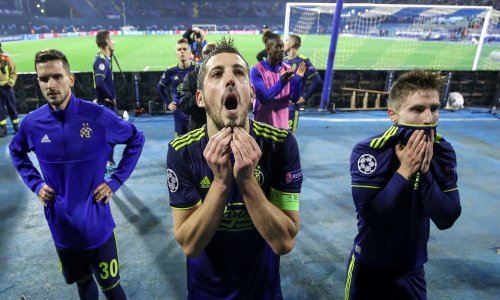 Šok i nevjerica na Maksimiru; utučeni nogometaši Dinama u suzama su nakon remija sa Šahtarom pozdravljali navijače