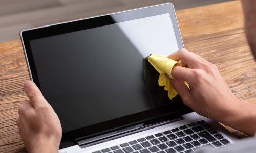 Vrijeme je za čišćenje zaslona? Evo kako ćete to učiniti bez živciranja