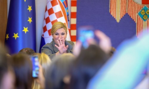[FOTO] Grabar Kitarović ugostila domaće OPG-ovce, pogledajte što se sve našlo na bogatoj trpezi