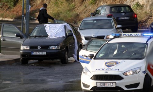 Likvidacija u mafijaškoj maniri u Omišu: Na motoru prišao muškarcu u automobilu i ubio ga dok je jeo s djevojkom