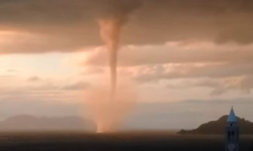 Snimljena jedna od najvećih pijavica posljednjih godina