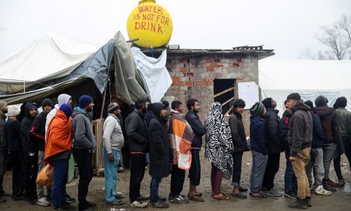 Policija i dalje dovodi migrante u kamp Vučjak