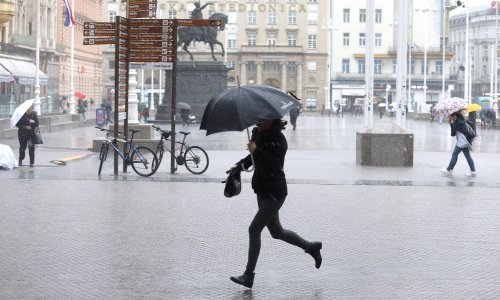 Upalili se alarmi: Stiže velika promjena vremena s obilnom kišom, jakim jugom, mogući su odroni, a more će poplaviti rive