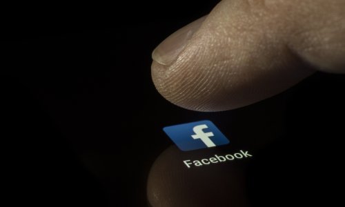 Tamni način rada za Facebook pojavio se na nekim Androidima, kako vam se sviđa?