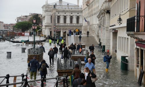 [FOTO/VIDEO] Venecija pliva: Druga najveća poplava u povijesti, ima i mrtvih