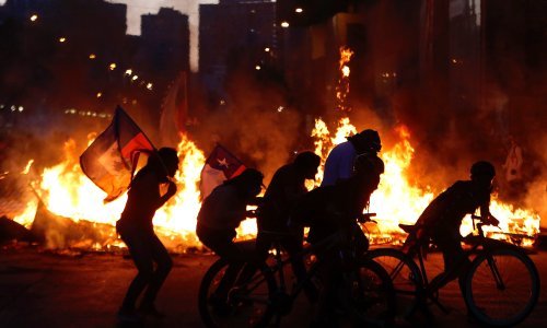 [FOTO] Krvavi prosvjedi u Čileu: Stotine ozlijeđenih, više od 1000 prosvjednika uhićeno