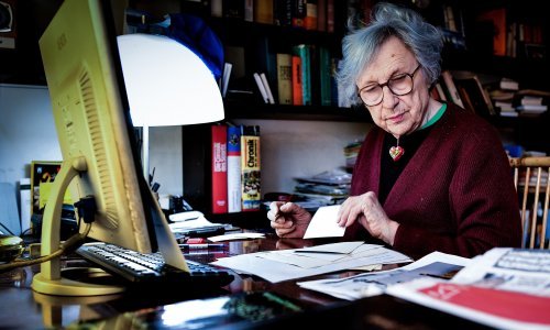 Tragedija izbjegnuta u posljednji tren: Na legendarnu Milku Babović naletio automobil