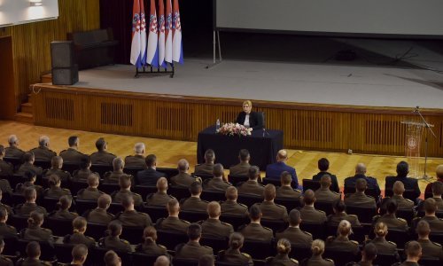 Predsjednica kadetima predavala kako da budu vojni vođe u 21. stoljeću