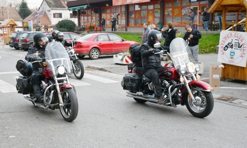 Više od 200 bajkera u karavani na putu za Vukovar