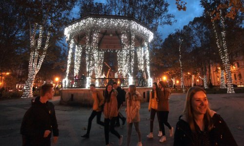 Ukrašavanje za nadolazeće blagdane već je krenulo: Centar Zagreba dobiva novo ruho