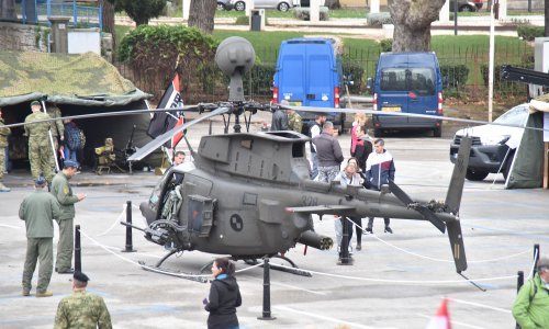 Vojska se u Puli pohvalila naoružanjem, iznad Arene preletjela i Kiowa