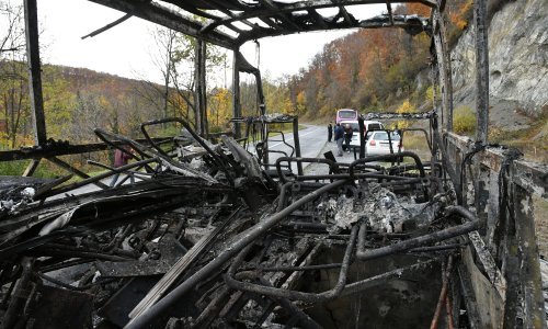Pogledajte što je ostalo od zapaljenog autobusa koji je prevozio djecu