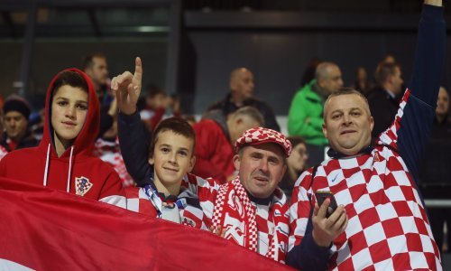 Ludnica na tribinama ne prestaje: Atmosfera u Rijeci nikada nije bila bolja, Vatreni imaju podršku za poželjeti
