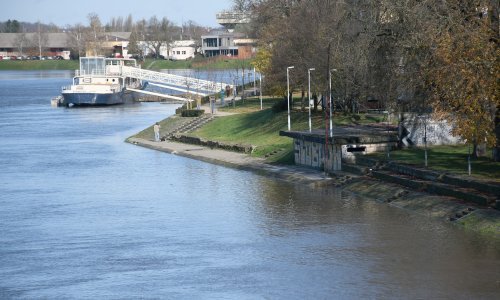Kupa i Korana nabujale, Karlovac i Sisak se pripremaju za obranu od poplave, u Zagrebu se Sava izlila iz korita