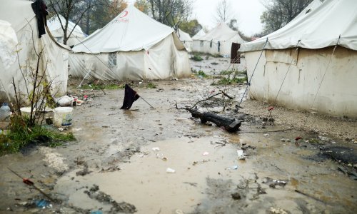 Europska komisija traži zatvaranje kampa Vučjak zbog krajnje nehumanih uvjeta, kuda će tisuće migranata?