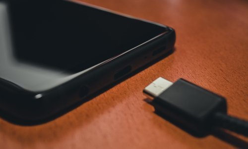Kako što brže napuniti smartfon s Androidom? Pročitajte nekoliko savjeta