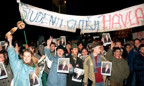 Povjesničar o 30. obljetnici: Što je prethodilo Baršunastoj revoluciji, koliko je njezino značenje te mogu li Česi i Slovaci biti zadovoljni njome