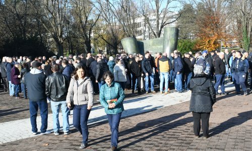 Branitelji i građani prosvjedovali u Sisku zbog skrnavljenja spomenika