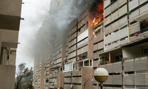 Vatrogasci otkrili kako je u zadnji čas u plamtećoj zgradi izbjegnuta katastrofa