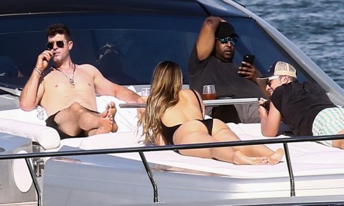 Predah od obaveza: Slavni pjevač i njegova zanosna zaručnica odmaraju na luksuznoj jahti