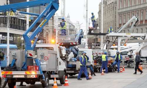 [FOTO/VIDEO] Teška mašinerija je stigla! Krenulo blagdansko ukrašavanje Zagreba, pogledajte kako napreduju radovi