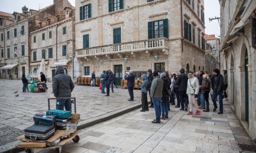 Snažan potres u Hercegovini, u Dubrovniku građani u strahu izašli na Stradun