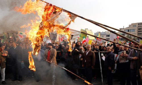 Stotine banaka i vladinih ureda zapaljeno u nemirima u Iranu