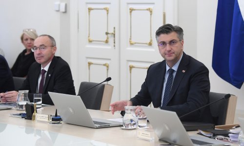 Na sjednici Vlade danas koeficijenti i dodaci na plaću zaposlenima u školama