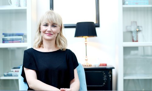 Esih uzvraća Hasanbegoviću: Nisam Bandićev žeton, dok se mi bavimo amandmanima, on se bavi stolcima