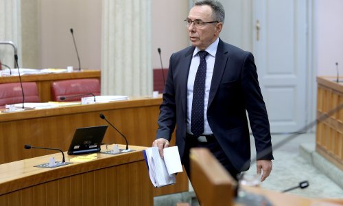 Batinić priprijetio: Ako se premijer zahvali ministrici Divjak, zahvalio se i HNS-u