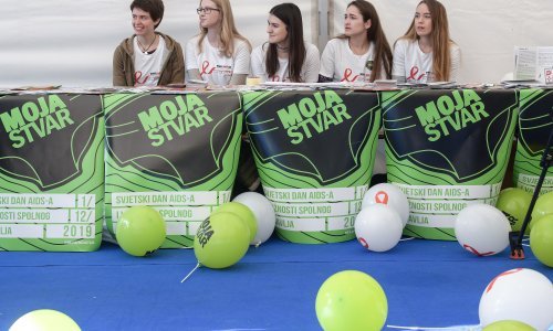 Info-šator na Cvjetnom trgu u povodu Svjetskog dana AIDS-a